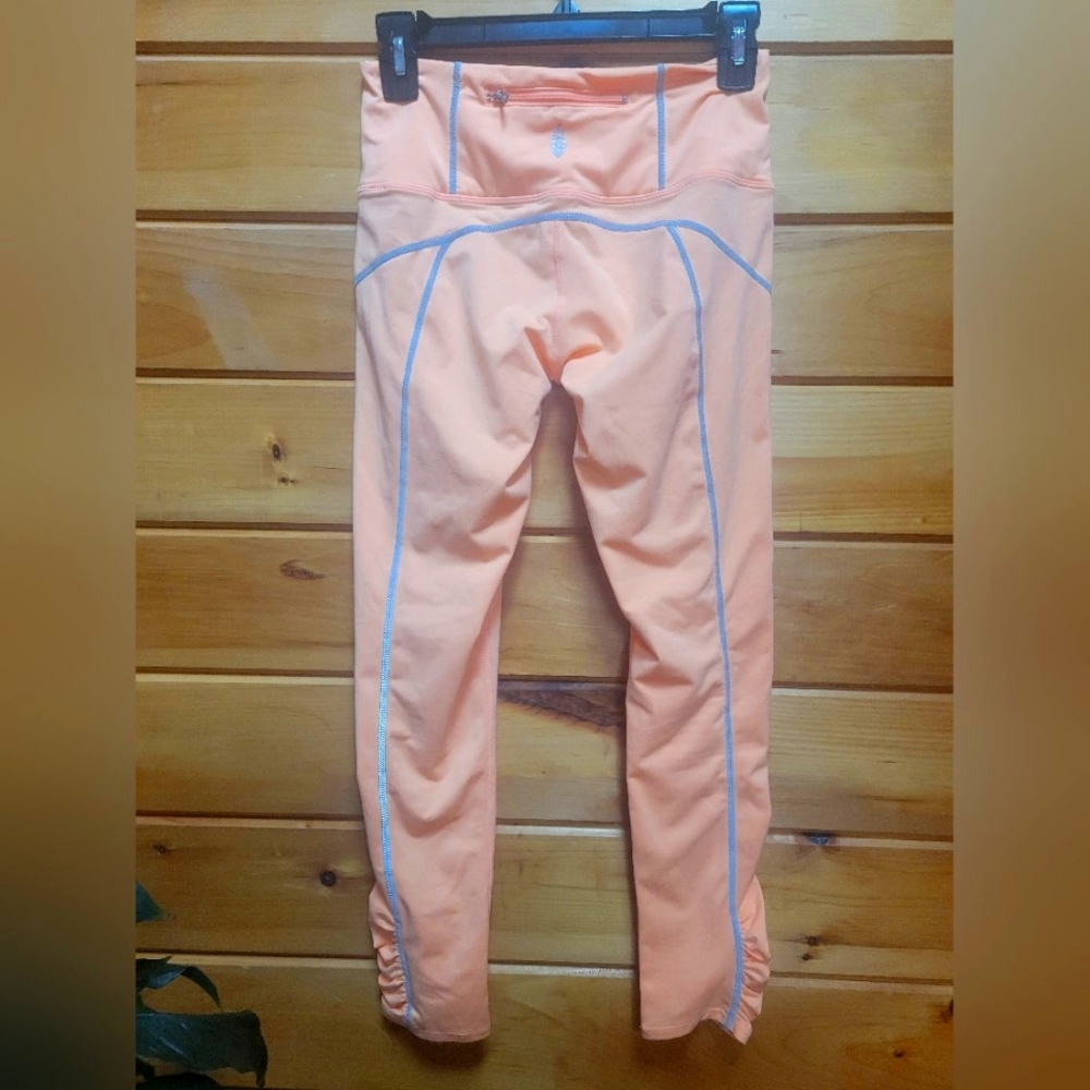 NWOT Free People leggings with reflection and ruching details size small - Picture 7 of 16